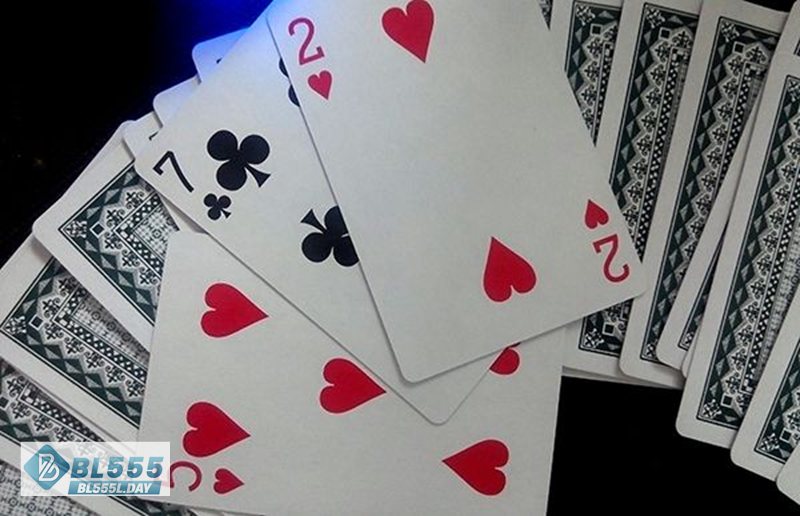 cách đánh liêng - Tư duy theo vị trí ngồi